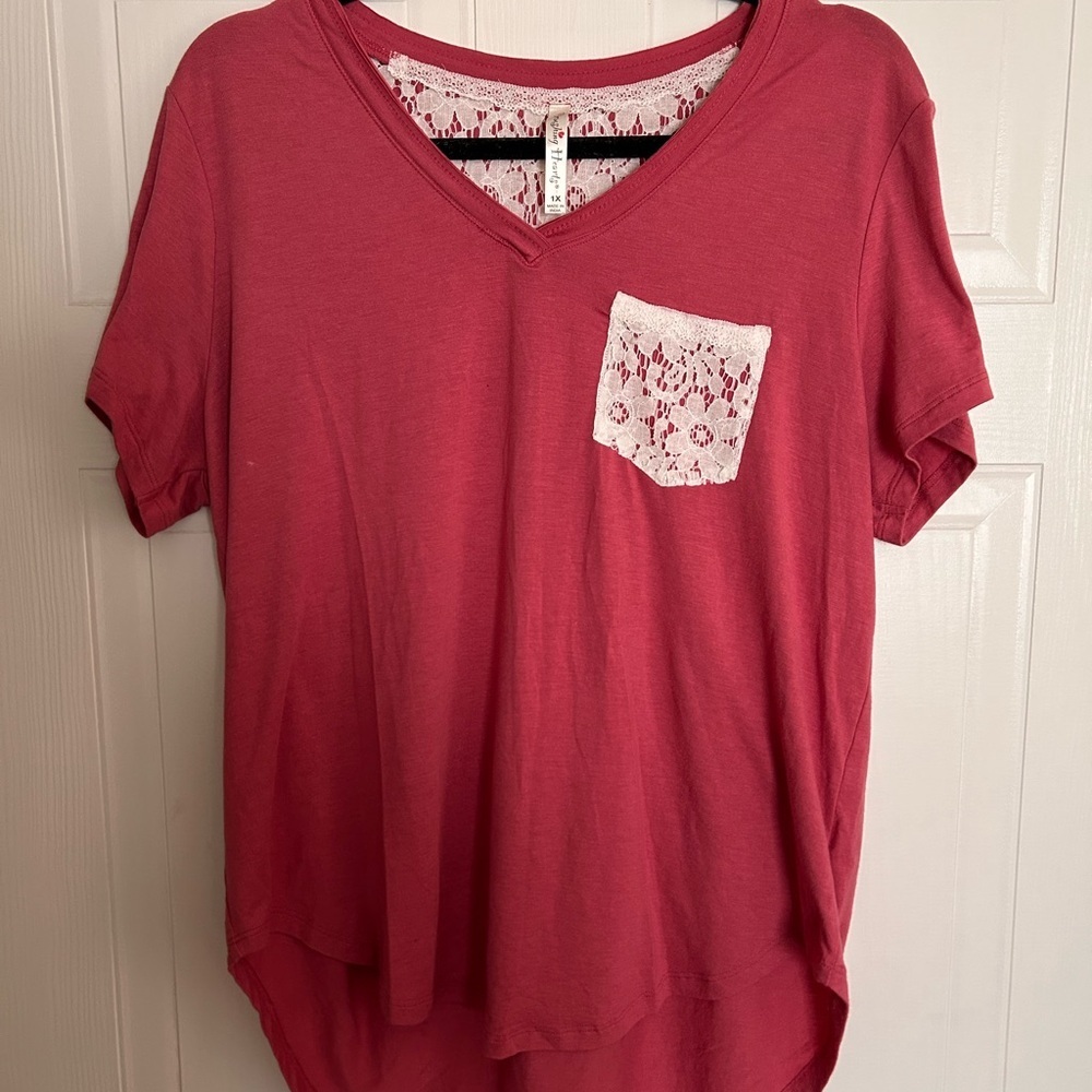 Women's V-Neck Lace Pocket Top - Pink